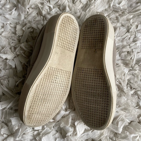 Steve Madden light gray suede slip on sneakers size 6 - Picture 5 of 11